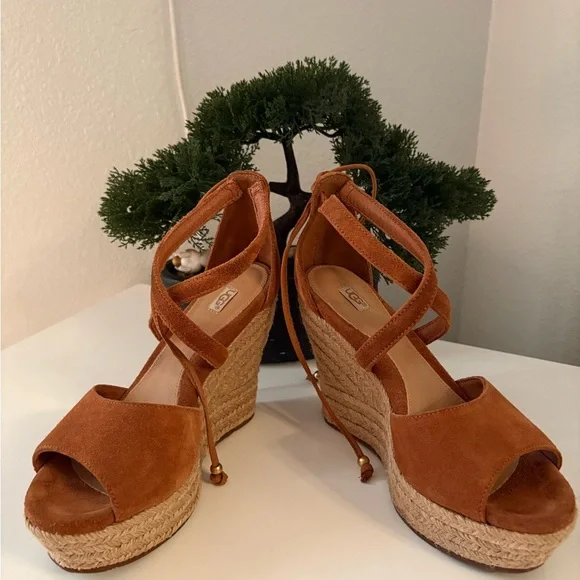 UGG Women's Brown Heeled Sandals - Picture 6 of 6